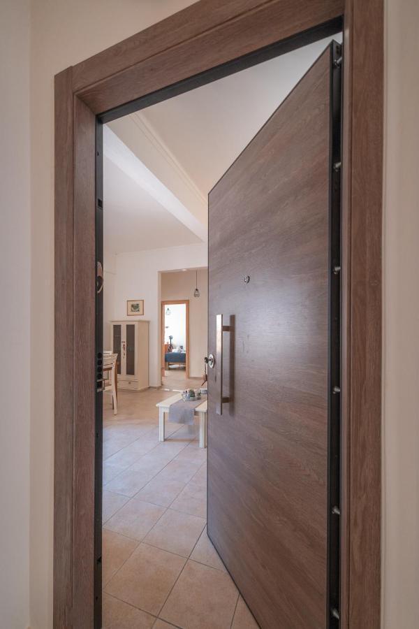 Stylish Central Renovated Apartment Heraklion  Luaran gambar